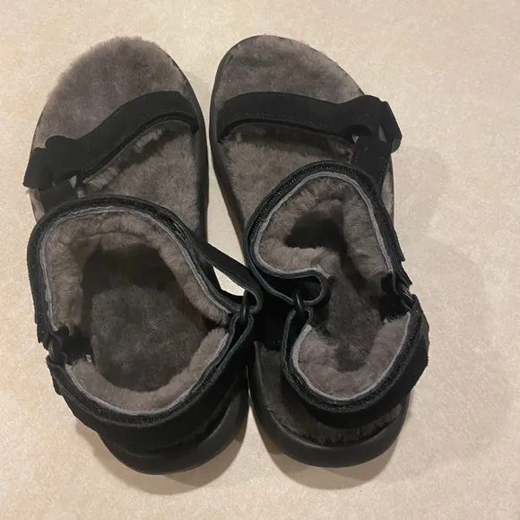 Teva Size 10 Hurricane Shearling Walking Sandals