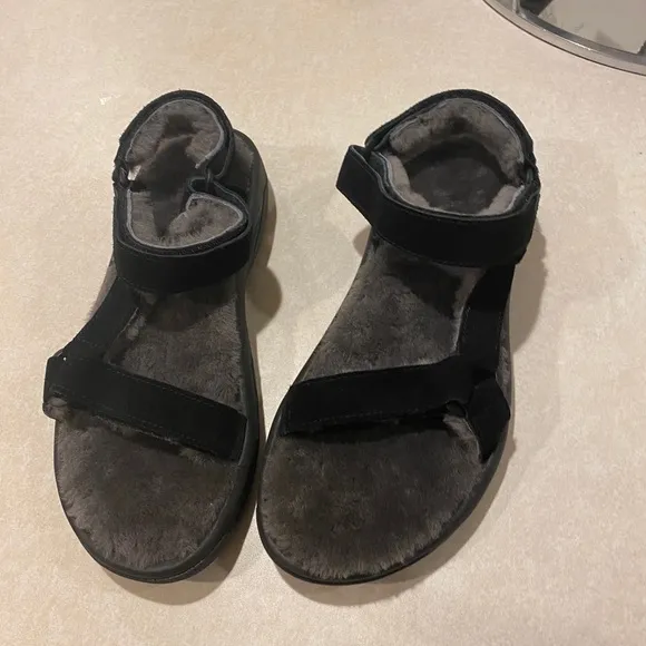 Teva Size 10 Hurricane Shearling Walking Sandals