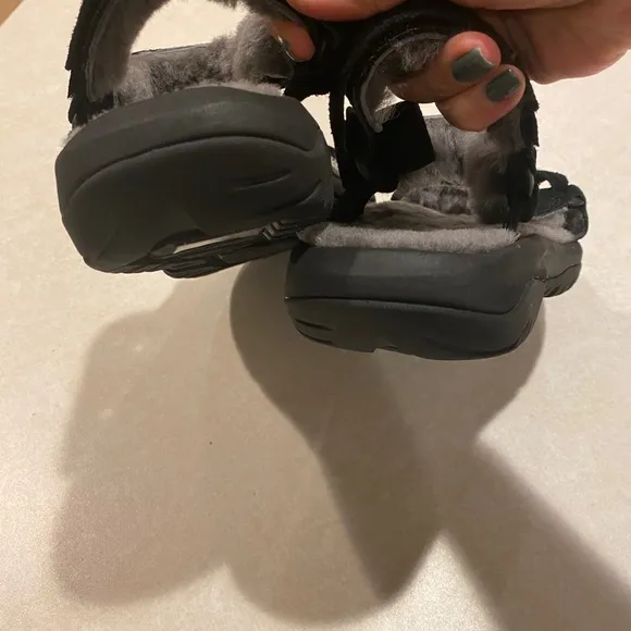 Teva Size 10 Hurricane Shearling Walking Sandals