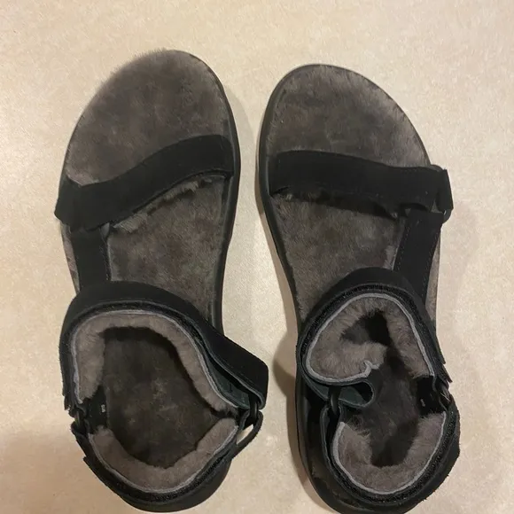 Teva Size 10 Hurricane Shearling Walking Sandals