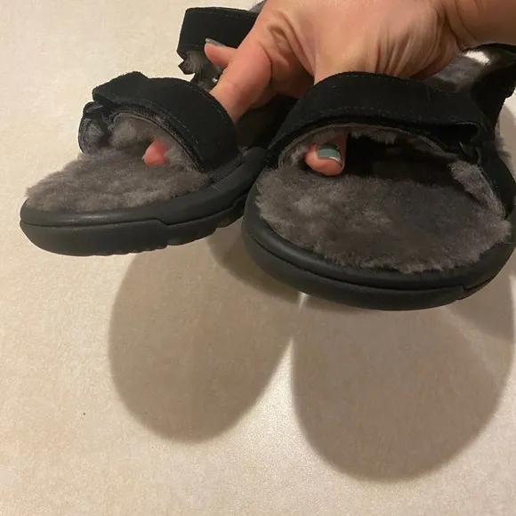 Teva Size 10 Hurricane Shearling Walking Sandals
