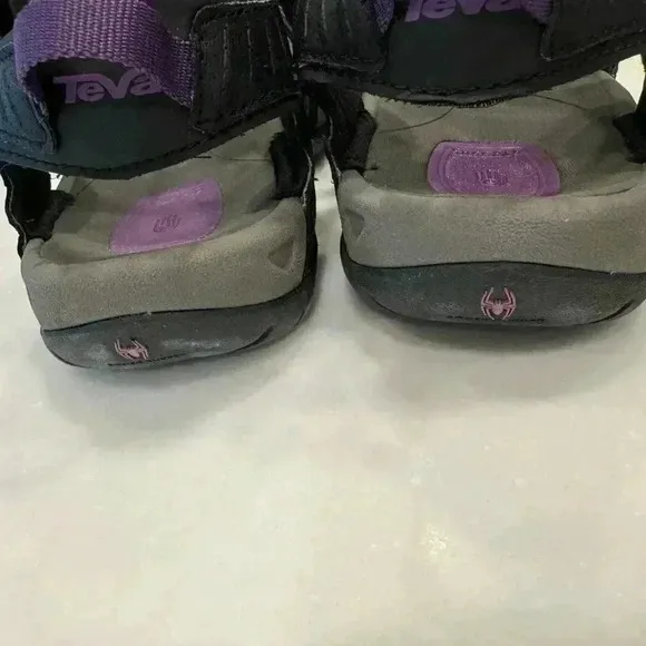 Teva spider women’s trail/walking sandals, black w/lavender accents size 9