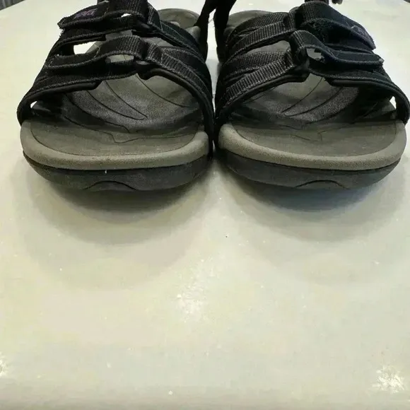 Teva spider women’s trail/walking sandals, black w/lavender accents size 9