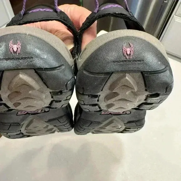 Teva spider women’s trail/walking sandals, black w/lavender accents size 9