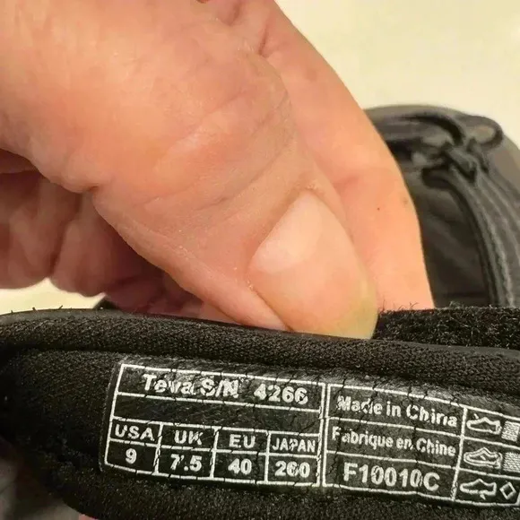 Teva spider women’s trail/walking sandals, black w/lavender accents size 9