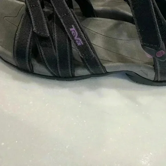 Teva spider women’s trail/walking sandals, black w/lavender accents size 9