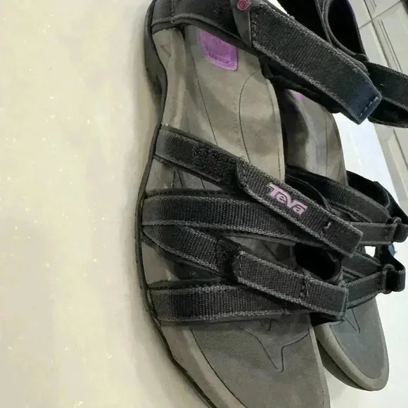 Teva spider women’s trail/walking sandals, black w/lavender accents size 9
