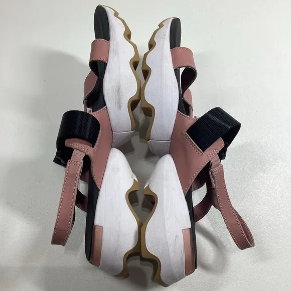 The sporty-chic SOREL® Kinetic™ Impact Sling sandals have the strappy leather up