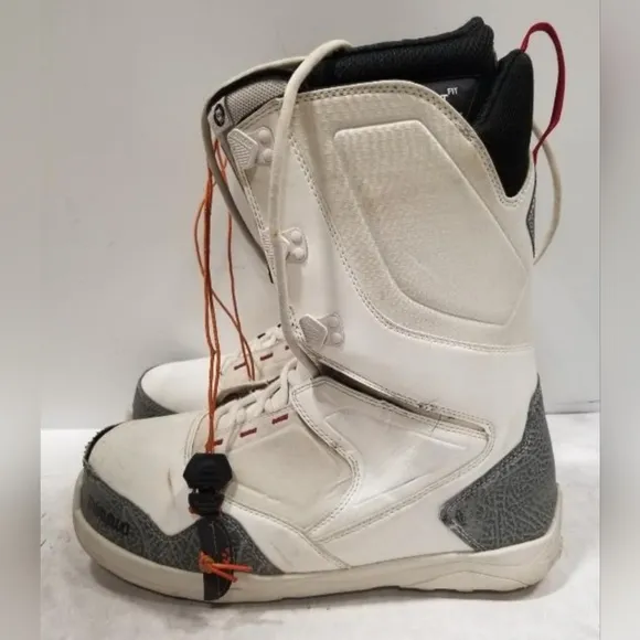 Thirty two snowboard boots 13 men