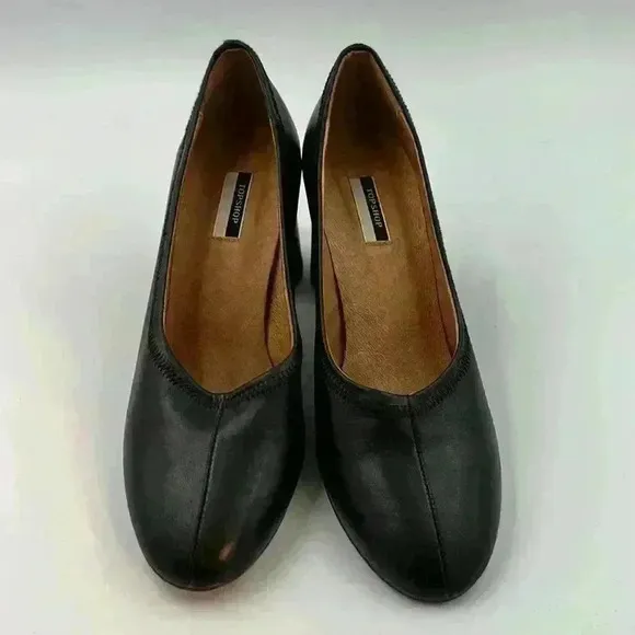 Top Shop leather heeled shoes size 8. Classic wardrobe staple.