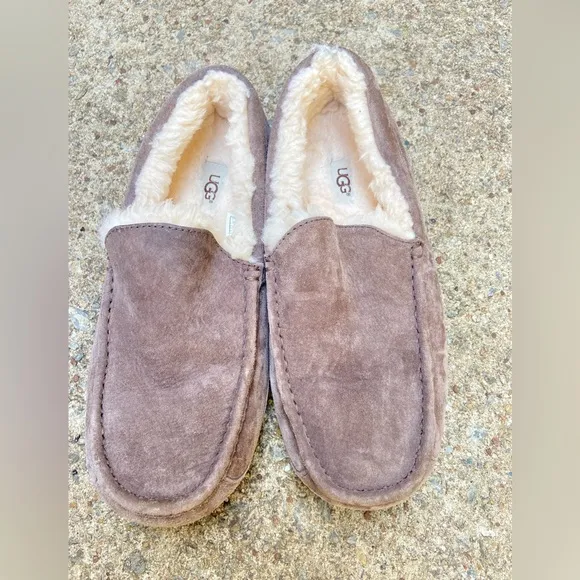 UGG Australia 5775 Mens Ascot Moccasin Slippers Slip On Driving Shoes.