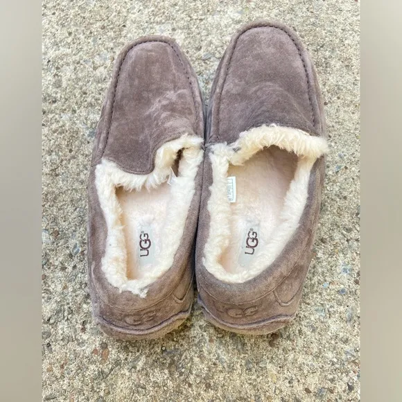 UGG Australia 5775 Mens Ascot Moccasin Slippers Slip On Driving Shoes.