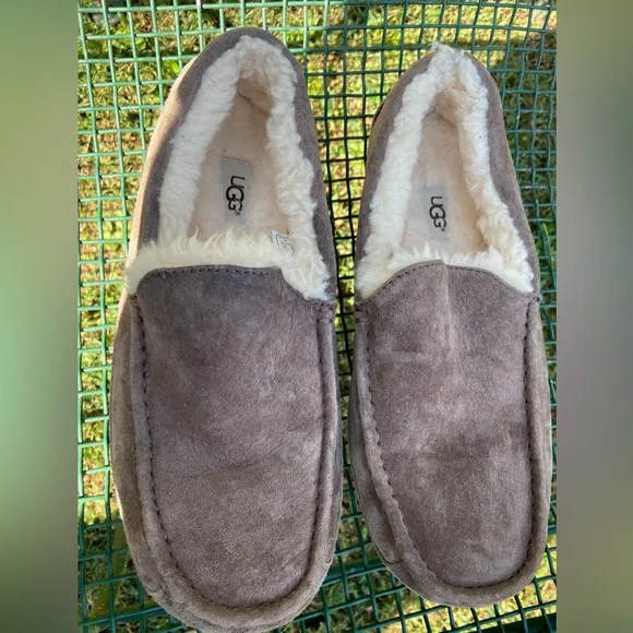 UGG Australia 5775 Mens Ascot Moccasin Slippers Slip On Driving Shoes.