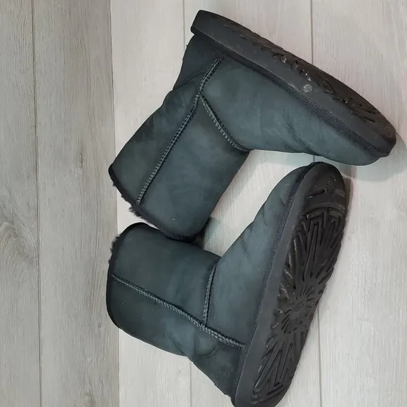 Ugg Australia Women Classic Short II Sheepskin Leather boots shoes sz 8