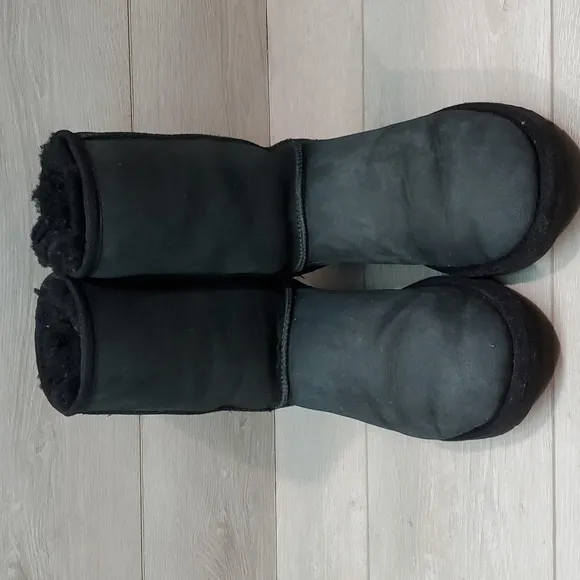 Ugg Australia Women Classic Short II Sheepskin Leather boots shoes sz 8