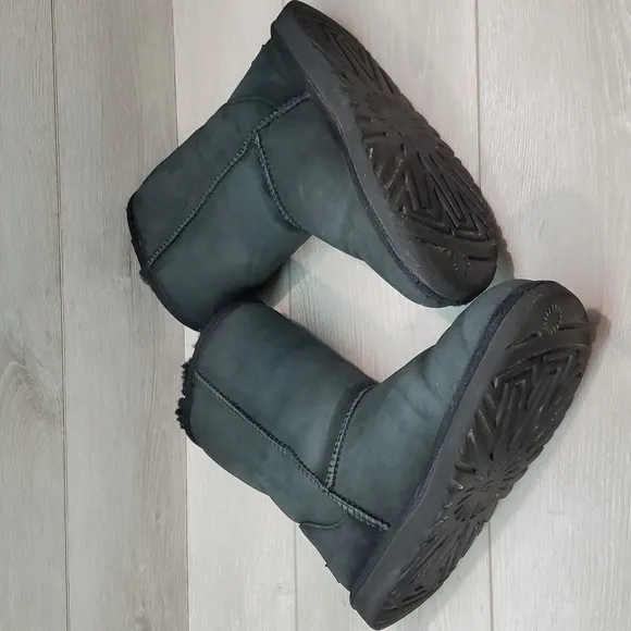 Ugg Australia Women Classic Short II Sheepskin Leather boots shoes sz 8