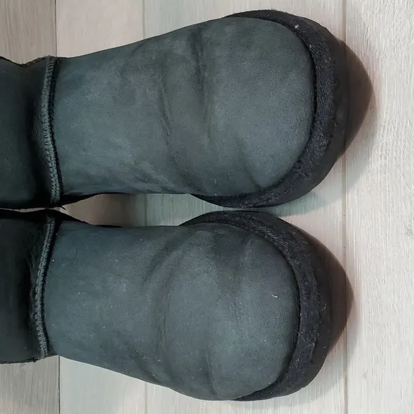 Ugg Australia Women Classic Short II Sheepskin Leather boots shoes sz 8