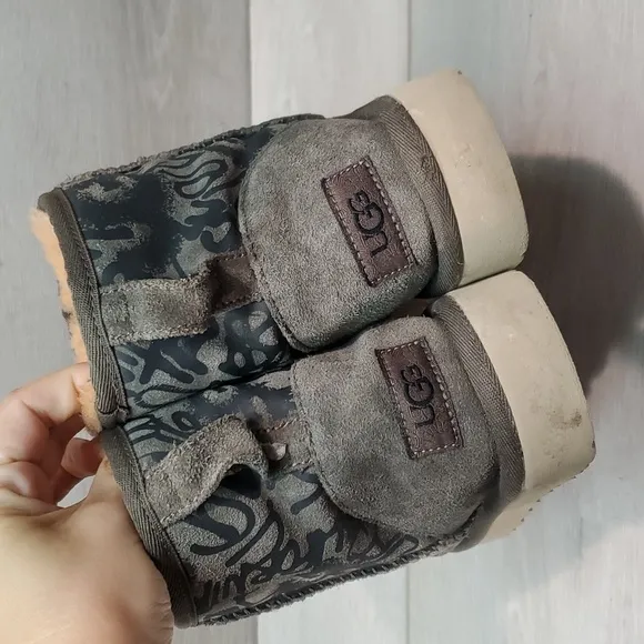 Ugg Australia Women Classic Short Sheepskin Boots shoes sz 6