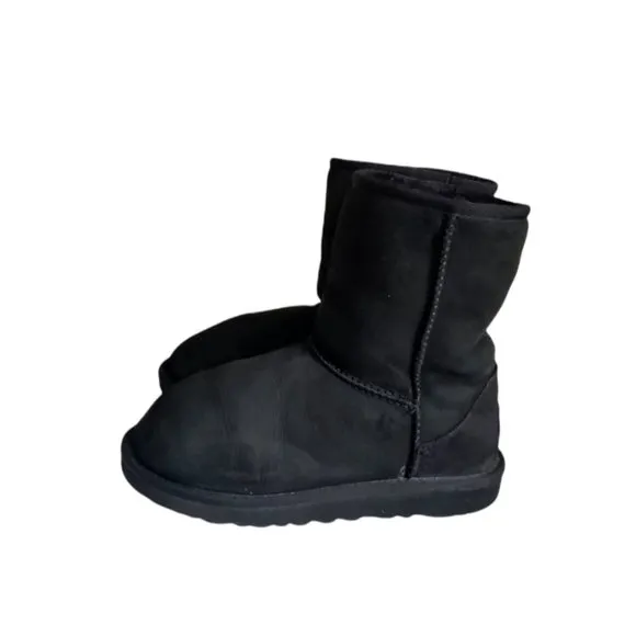 UGG Australia Youth Classic Short 5251 K Sheepskin Boot Shoes Black Size 3 US