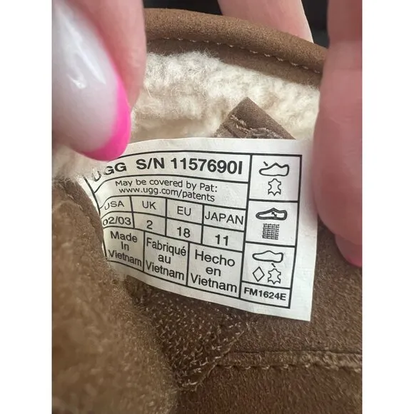 UGG BABY Classic Ultra Mini chestnut  SHOES SIZE 2/3 ( 6-12 months)