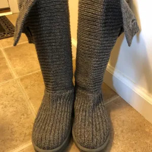 UGG Classic Cardy  Knit Boot. 7M