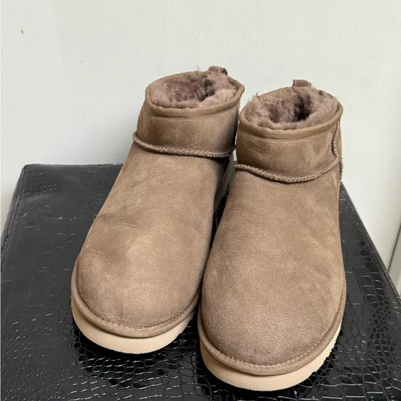 Ugg Classic Ultra Mini menSuede Wool Lined Ankle Boots