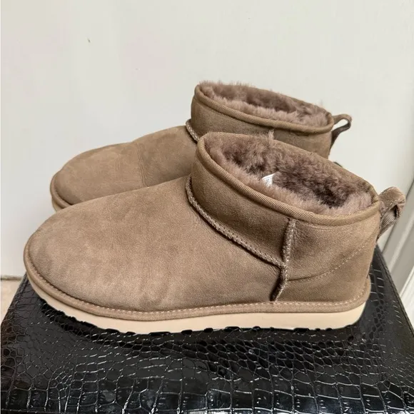 Ugg Classic Ultra Mini menSuede Wool Lined Ankle Boots