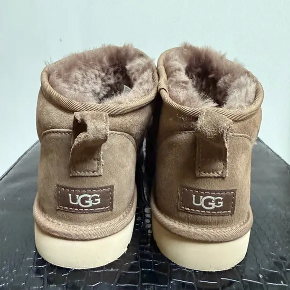 Ugg Classic Ultra Mini menSuede Wool Lined Ankle Boots