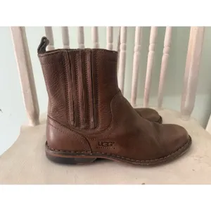 UGG Leather Chelsea 5633 Boots Men Size 10 Brushed Brown Pull On