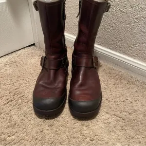 UGG men brown leather black detail zip up adjustable boots, size 10