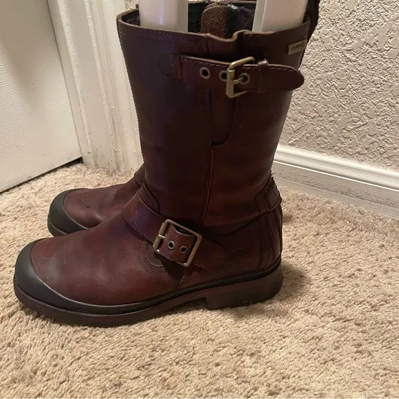 UGG men brown leather black detail zip up adjustable boots, size 10