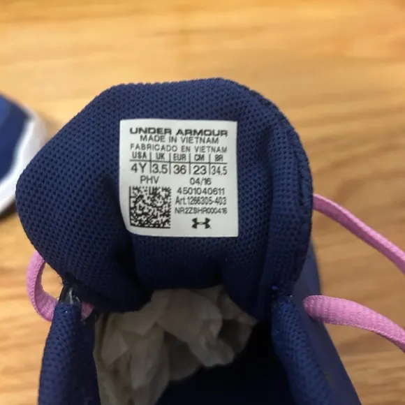 Under Armour Youth Girls Athletic Shoes Size 4