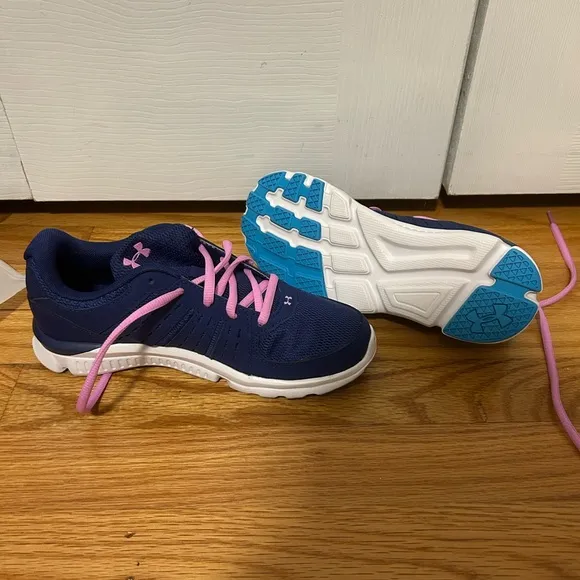 Under Armour Youth Girls Athletic Shoes Size 4