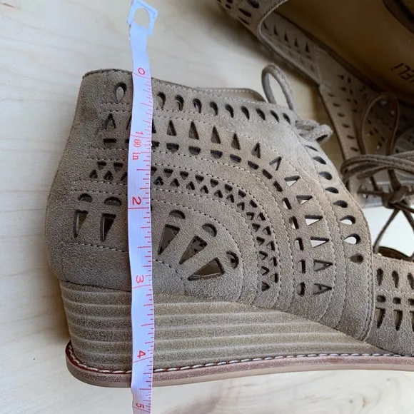 Vaneli Vintage NEW tie up shoes