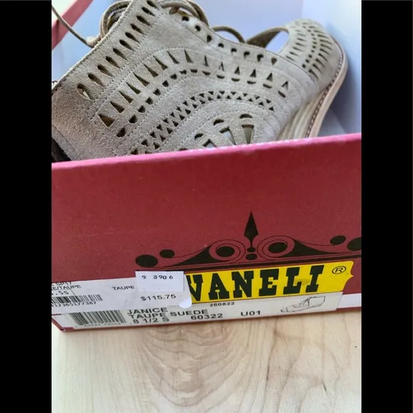 Vaneli Vintage NEW tie up shoes