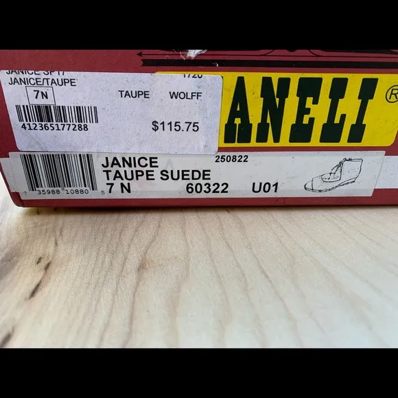 Vaneli Vintage NEW tie up shoes