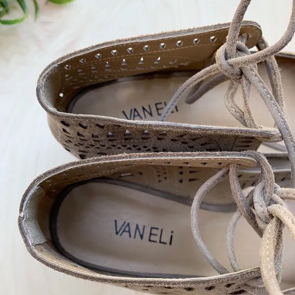 Vaneli Vintage NEW tie up shoes