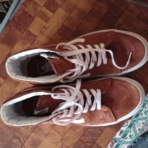 Vans 10 men's high top shoes excellent condition