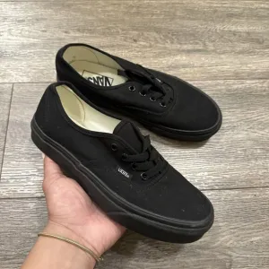 Vans AUTHENTIC All Black Low Top Skateboard Shoes Women's Sz 7 Men 5.5