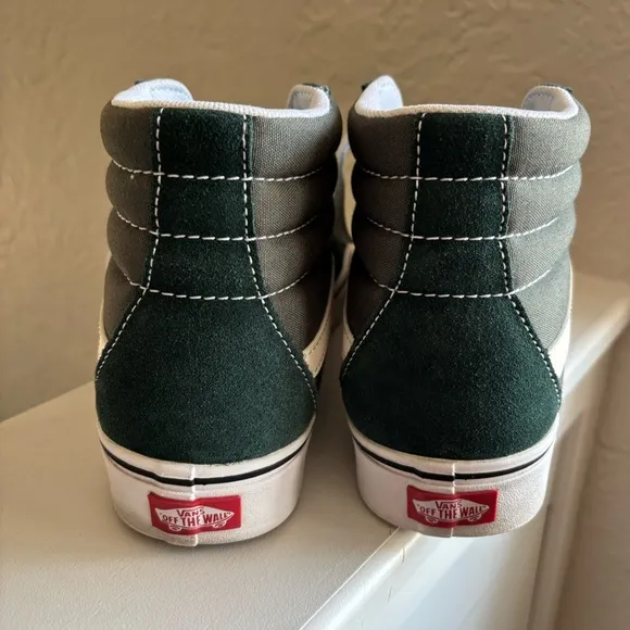VANS High Top Skateboard Shoes Green Comfy Cush Mens 10.5. Women’s 12.0