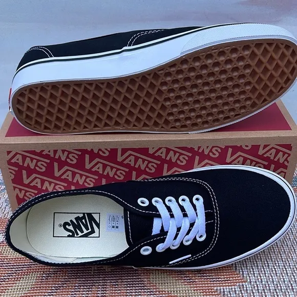 Vans Men’s Authentic BlackVN000EE3BLKSneakers