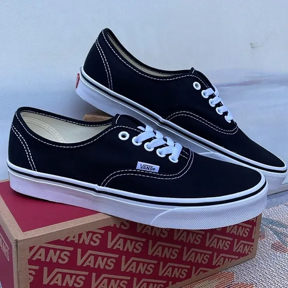 Vans Men’s Authentic BlackVN000EE3BLKSneakers