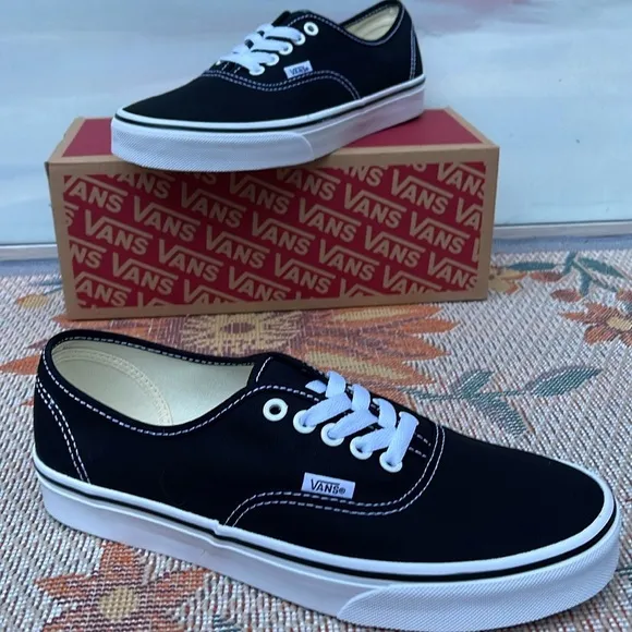 Vans Men’s Authentic BlackVN000EE3BLKSneakers