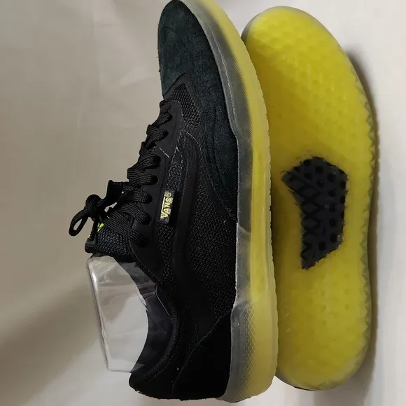 Vans Off the Wall A.V.E Black Sulphur Ultimate Waffle sneakers (m size 7.5)
