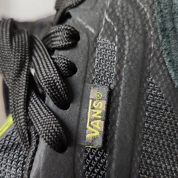 Vans Off the Wall A.V.E Black Sulphur Ultimate Waffle sneakers (m size 7.5)