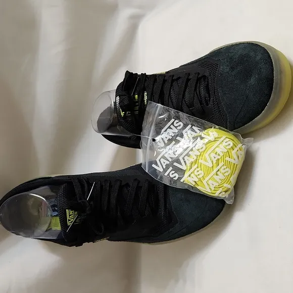 Vans Off the Wall A.V.E Black Sulphur Ultimate Waffle sneakers (m size 7.5)