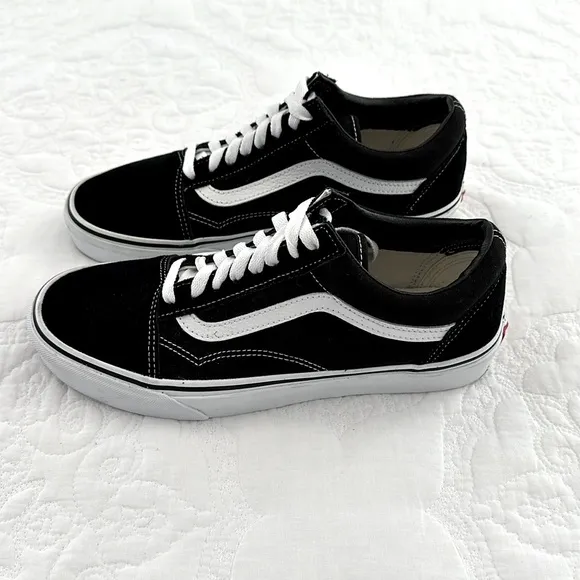 Vans Old Skool Shoes Men’s Size 9 Women’s 10.5 Black White Classic Sneakers NEW