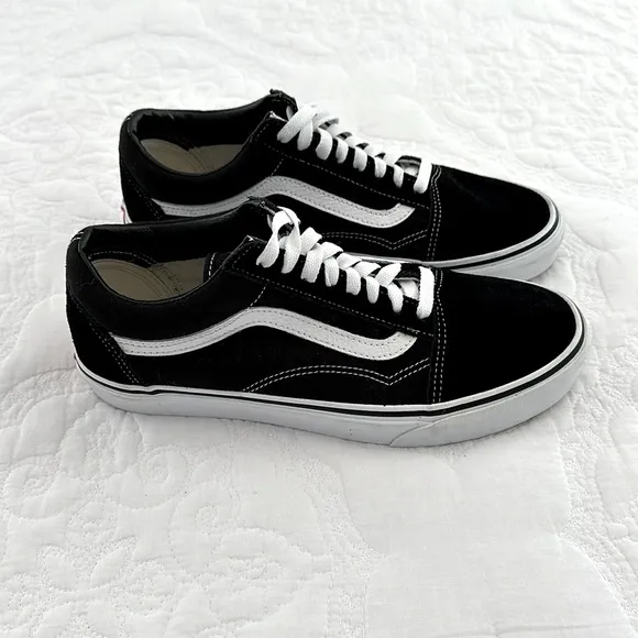 Vans Old Skool Shoes Men’s Size 9 Women’s 10.5 Black White Classic Sneakers NEW