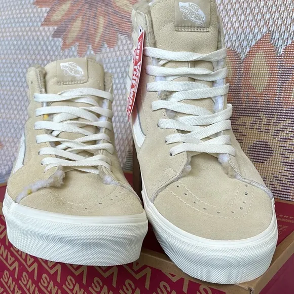 Vans WMNS Sk8-HiCozy Hug BiscottiVN0A7Q5NBVVSneakers