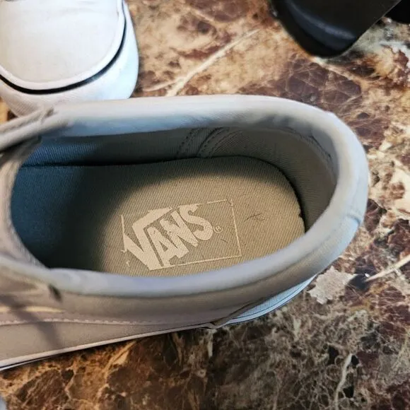 Vans women's Off The Wall skateboard low blue shoes size 9.  531